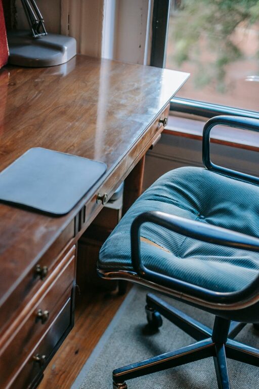 Tips for Choosing a Comfortable Desk Chair That Supports Your Workday